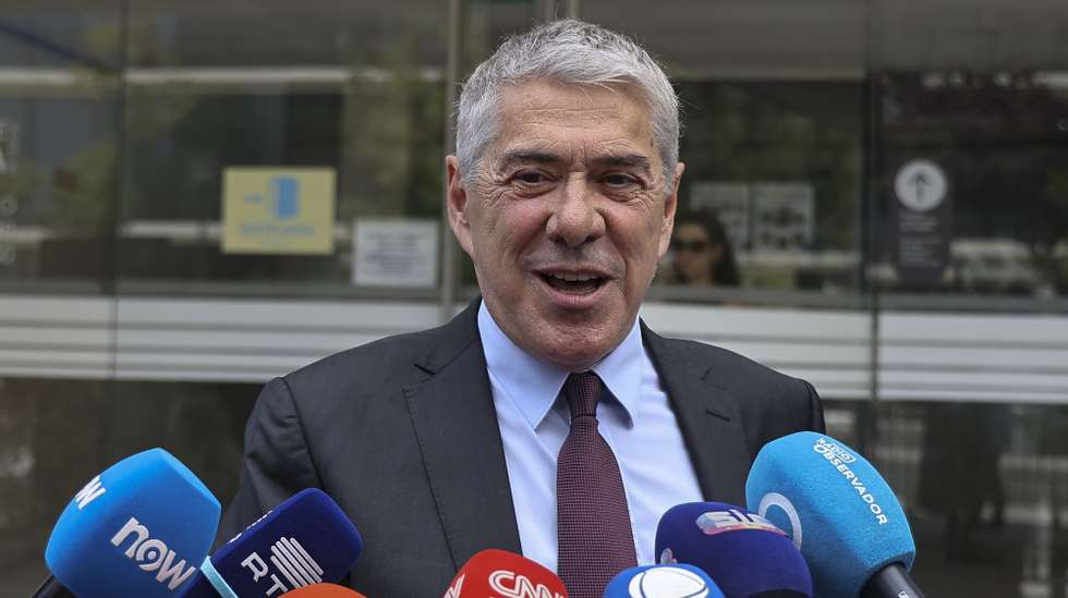 Former Prime Minister José Socrates, the main defendant in Operation Marques, talks to the journalists after the morning session at the Lisbon Central Criminal Court on Campus de Justiça, where a panel of judges presided over by Susana Seca will try Socrates and 20 other defendants, including individuals and companies, for 117 crimes, in Lisbon, Portugal, 09 July 2025. Former Portuguese prime minister José Socrates and the other 20 official suspects in Operation Marques are to stand trial on Thursday at the Campus de Justiça in Lisbon, more than a decade after the case accusing the former PM of corruption came to light.  ANTONIO COTRIM/LUSA
