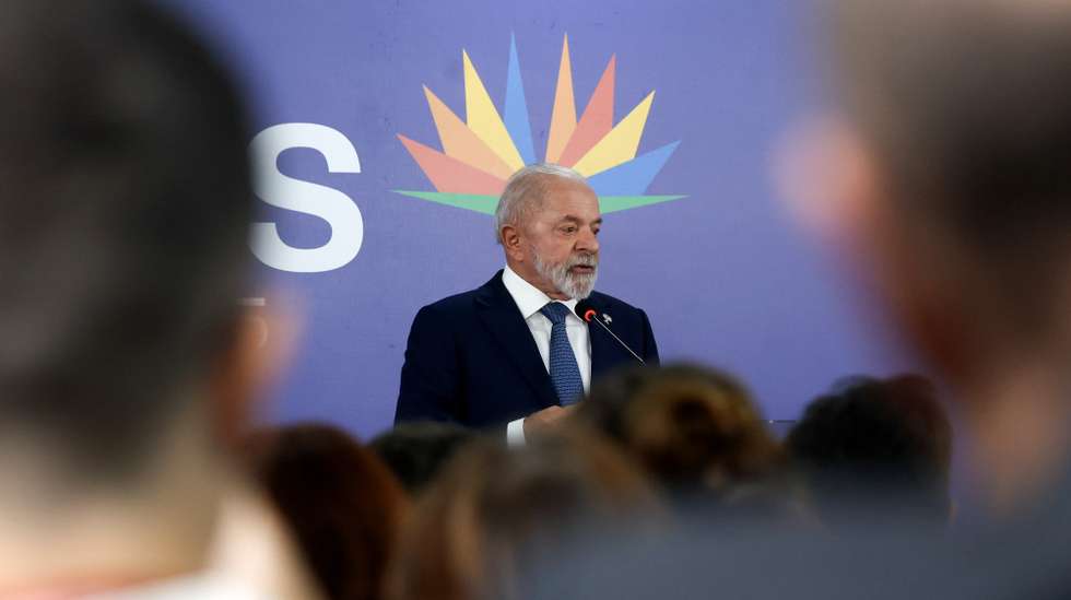 epa12223017 President of Brazil Luiz Inacio Lula da Silva speaks at a press conference during the BRICS summit in Rio de Janeiro, Brazil 07 July 2025.  EPA/ANTONIO LACERDA
