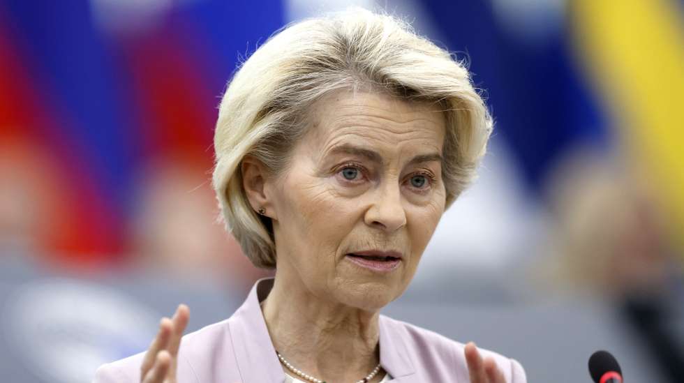 epa12226091 European Commission President Ursula von der Leyen delivers a speech during the conclusions of the European Council meeting of 26 June 2025, at a session of the European Parliament in Strasbourg, France, 09 July 2025.  EPA/GUILLAUME HORCAJUELO