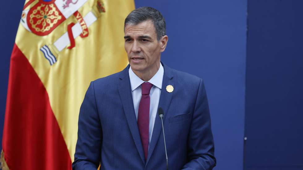 epa12251941 Spanish Prime Minister Pedro Sanchez speaks during the summit in defense of democracy at La Moneda Palace in Santiago, Chile, 21 July 2025.  EPA/ELVIS GONZALEZ