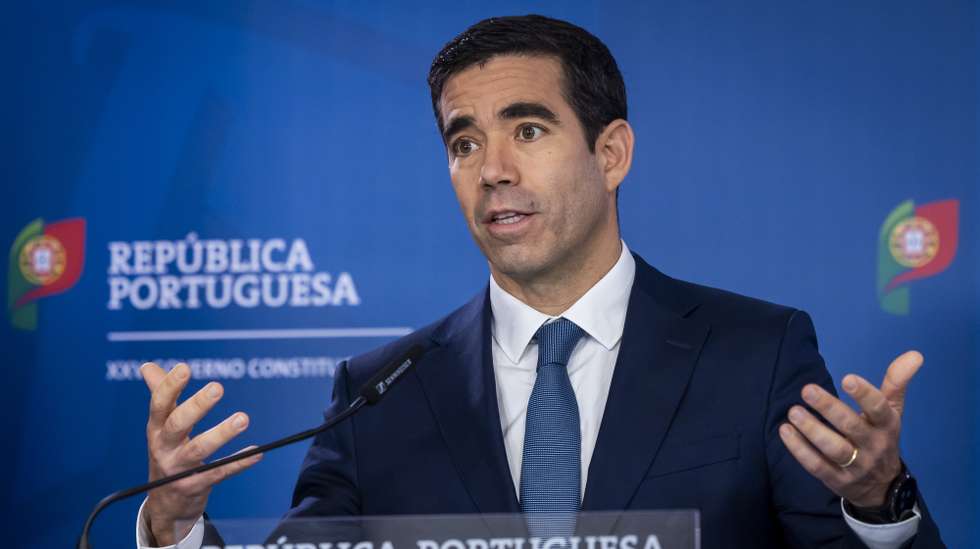 O ministro da Presidência, António Leitão Amaro, intervém no briefing após reunião do Conselho de Ministros, no Campus XXI, em Lisboa, 24 de julho de 2025. JOSÉ SENA GOULÃO/LUSA