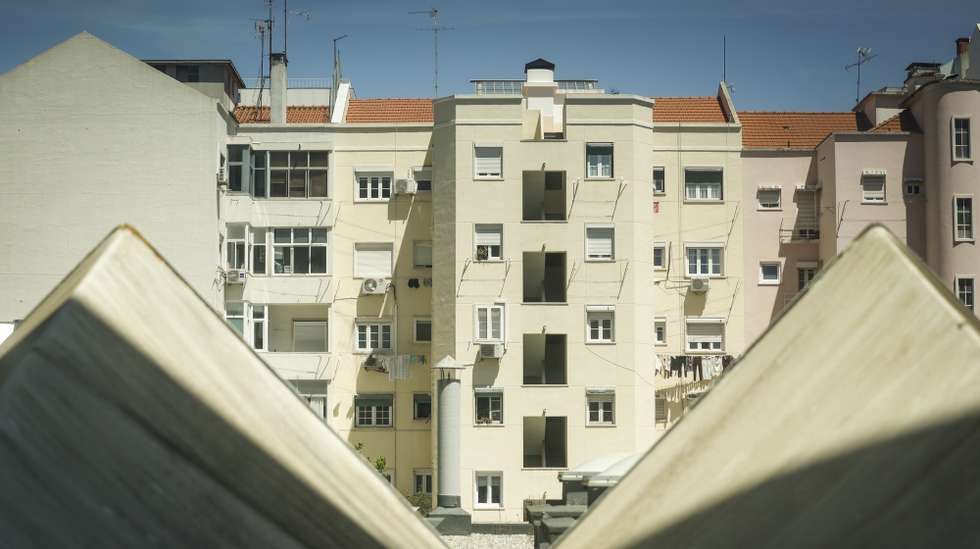 Visão geral de um bairro habitacional, em Lisboa, 21 de maio de 2025. Habitação. Arquitetura. Construção Civil. Gruas. ANTÓNIO PEDRO SANTOS/LUSA