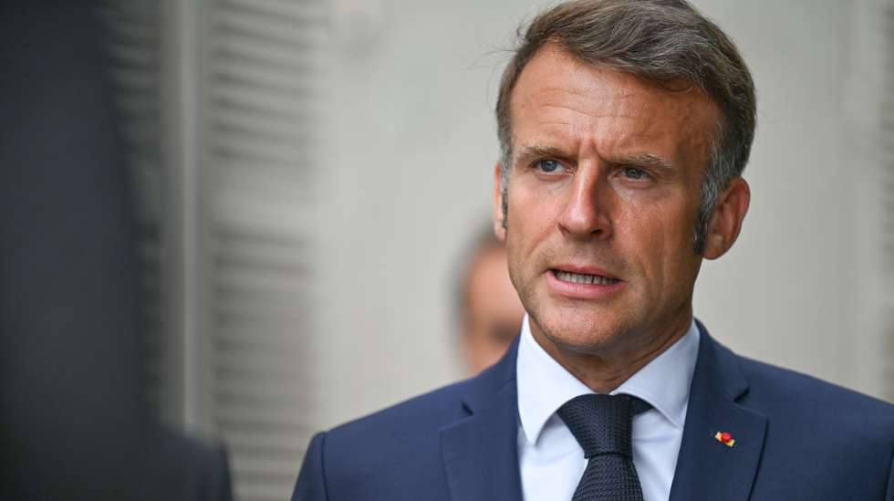 epa12297987 French President Emmanuel Macron talks after an online meeting with other European leaders where they discussed the ongoing war in Ukraine, at Fort de Bregancon in Bormes-les-Mimosas, France, 13 August 2025.  EPA/PHILIPPE MAGONI / POOL