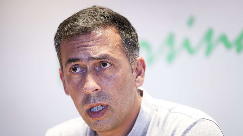 O secretário-geral da CGTP-IN, Tiago Oliveira, durante a conferência de imprensa para apresentar as conclusões da Reunião da Comissão Executiva do Conselho Nacional para analisar a situação político-social, nomeadamente as medidas do Governo para a área laboral e as respostas necessárias dos trabalhadores, em Lisboa, 07 de julho de 2025. FILIPE AMORIM/LUSA