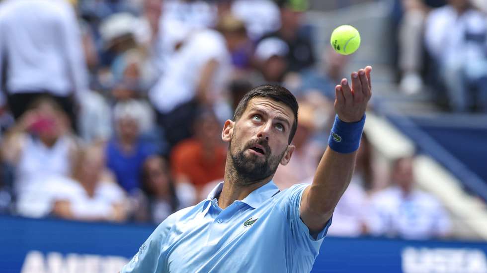 epa12327416 Novak Djokovic of Serbia in action against Zachary Svajda of the United States during the second round of the US Open Tennis Championships at the USTA Billie Jean King National Tennis Center in Flushing Meadows, New York, USA, 27 August 2025.  EPA/SARAH YENESEL