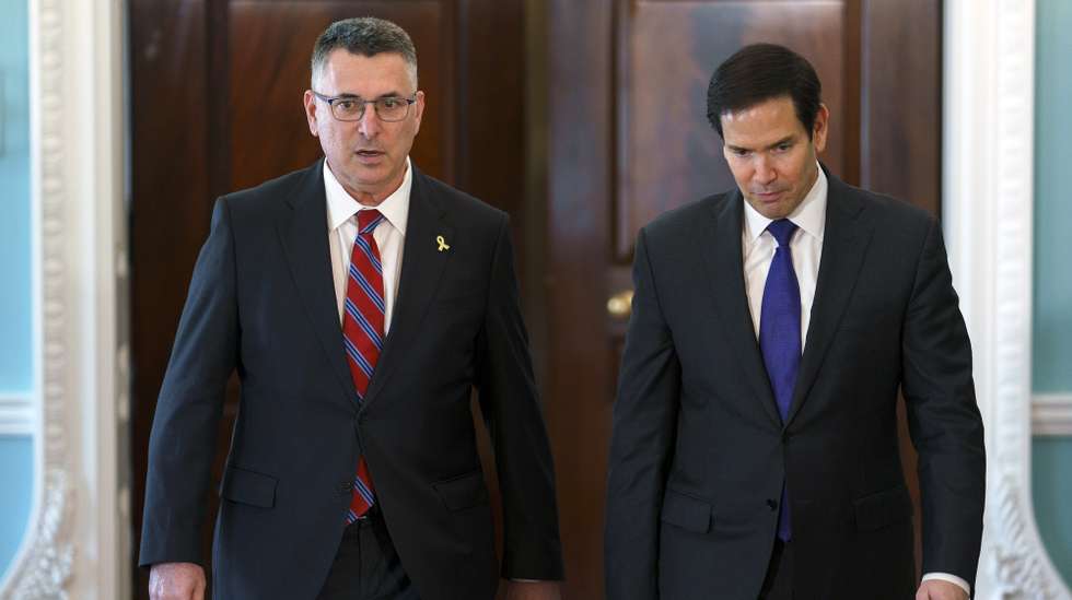 epa12328006 US Secretary of State Marco Rubio (R) meets with Israel’s Foreign Minister Gideon Sa’ar (L) at the State Department, Washington DC, USA, 27 August 2025.  EPA/WILL OLIVER