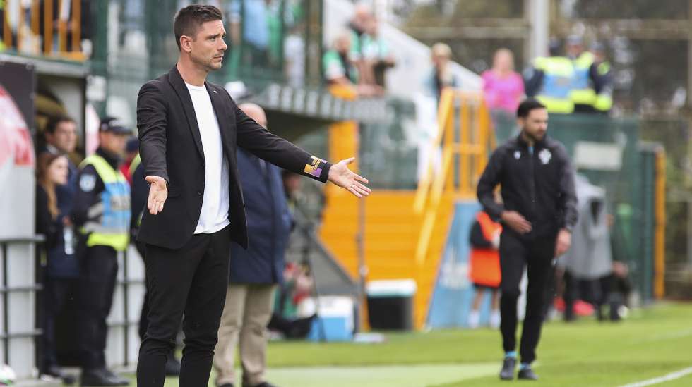 Tiago Margarido, treinador do Nacional, durante o jogo contra o Rio Ave da Primeira Liga de Futebol realizado no Estádio da Madeira, no Funchal, 10 de maio de 2025. HOMEM DE GOUVEIA/LUSA