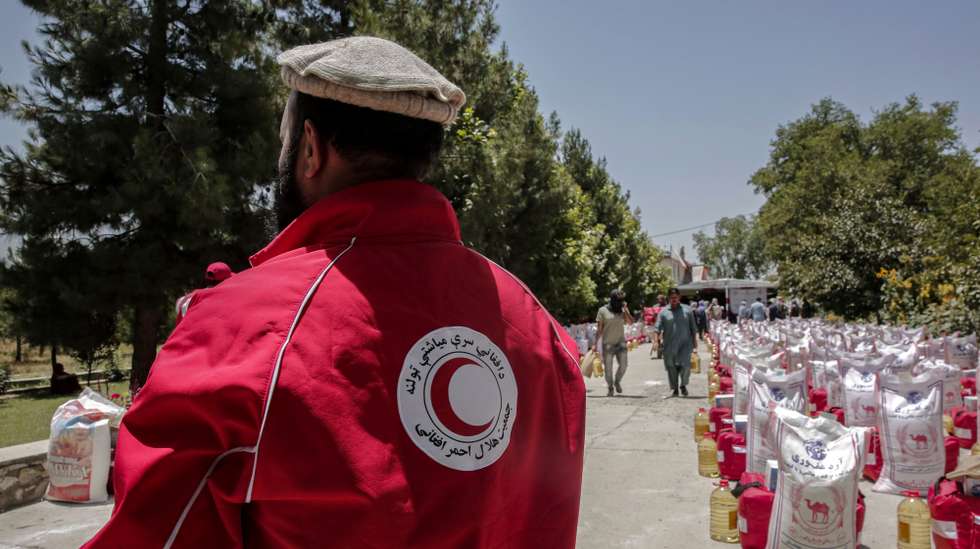 epa12209047 Afghan refugees returning from Iran receive food rations during a ceremony in Kabul, Afghanistan, 01 July 2025. The Afghan Red Crescent, distributed food and non-food items to 200 needy families, including returnees from Iran, in an event attended by officials from the organization and the Silab Charity Foundation. The Afghan Red Cross has urged for increased global aid for returnees, citing the return of over 800,000 Afghans from Iran in the past six months and highlighting the dire conditions faced by these individuals.  EPA/SAMIULLAH POPAL