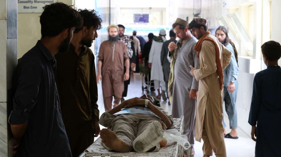 epa12348141 An injured victim of the earthquake receives treatment at a hospital in Jalalabad, Afghanistan, 03 September 2025. At least 1,400 people have been killed and some 2,000 injured after a shallow magnitude-6.0 earthquake and several aftershocks shook Nangarhar and Kunar in eastern Afghanistan overnight, officials reported on 02 September.  EPA/STRINGER