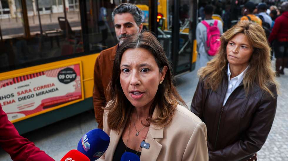 A presidente da Iniciativa Liberal, Mariana Leitão, fala à imprensa sobre o início de uma greve parcial de trabalhadores do Metro de Lisboa, 9 de setembro de 2025. TIAGO PETINGA/LUSA