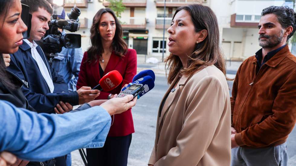A presidente da Iniciativa Liberal, Mariana Leitão, fala à imprensa sobre o início de uma greve parcial de trabalhadores do Metro de Lisboa, 9 de setembro de 2025. TIAGO PETINGA/LUSA