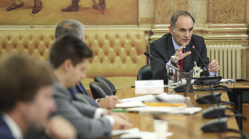 O presidente do Conselho Diretivo da AIMA, I.P, Pedro Portugal Gaspar ouvido na comissão de Assuntos Constitucionais, Direitos, Liberdades e Garantias a requerimento do GP do Livre sobre as iniciativas legislativas para alteração à Lei da Nacionalidade, esta tarde na Assembleia da República em Lisboa, 11 de setembro de 2025. MIGUEL A. LOPES/LUSA