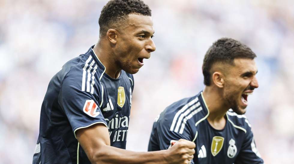 epa12373808 Real Madrid's Kylian Mbappe (L) and Dani Ceballos (R) celebrate the 0-2 goal during the Spanish LaLiga soccer match between Real Sociedad and Real Madrid, in San Sebastian, Basque Country, Spain, 13 September 2025.  EPA/Juan Herrero