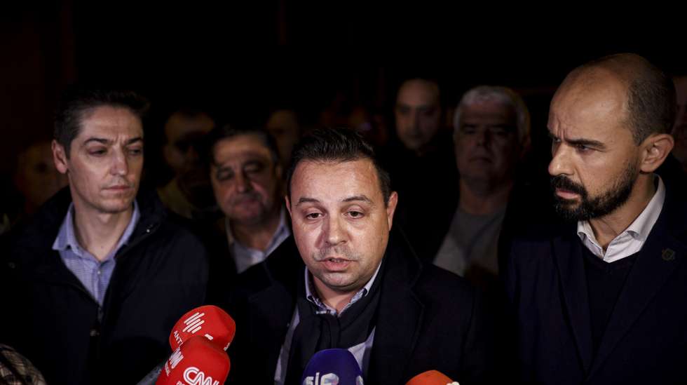O presidente da Associação Sindical dos Profissionais da Polícia (ASPP), Paulo Santos, fala aos jornalistas antes de entregar na Residência Oficial do primeiro-ministro para  entregar a carta sobre atual situação na PSP, Lisboa, 28 de novembro de 2024. FILIPE AMORIM/LUSA