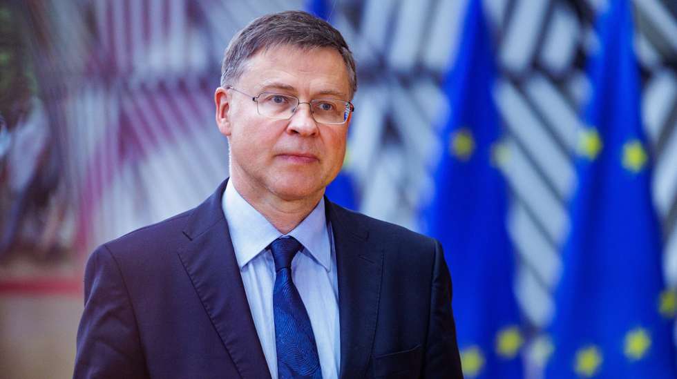 epa12222267 European Commissioner for Economy and Productivity, Implementation and Simplification, Valdis Dombrovskis attends a Eurogroup Finance Ministers meeting in Brussels, Belgium, 07 July 2025.  EPA/OLIVIER MATTHYS