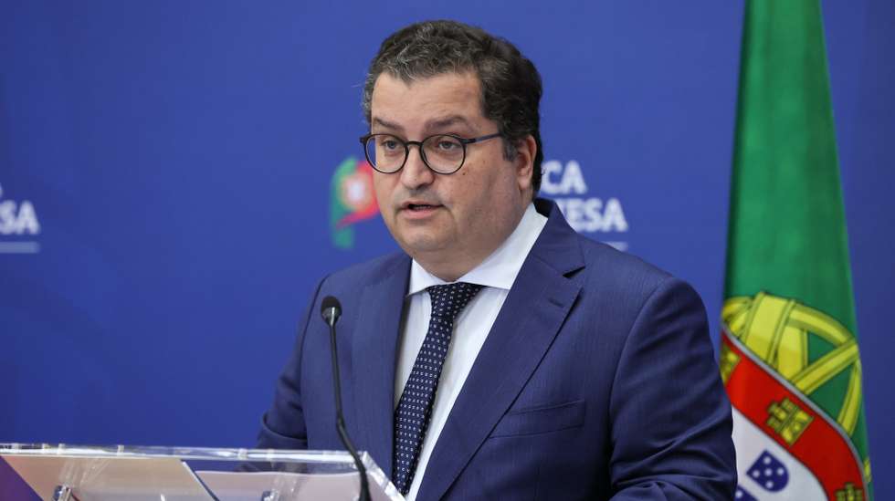 O ministro de Estado e das Finanças, Joaquim Miranda Sarmento, discursa durante a sessão de abertura da Conferência "O Futuro do Contencioso Tributário", 22 de setembro de 2025, no Salão Nobre do Ministério das Finanças, em Lisboa.   MANUEL DE ALMEIDA/LUSA