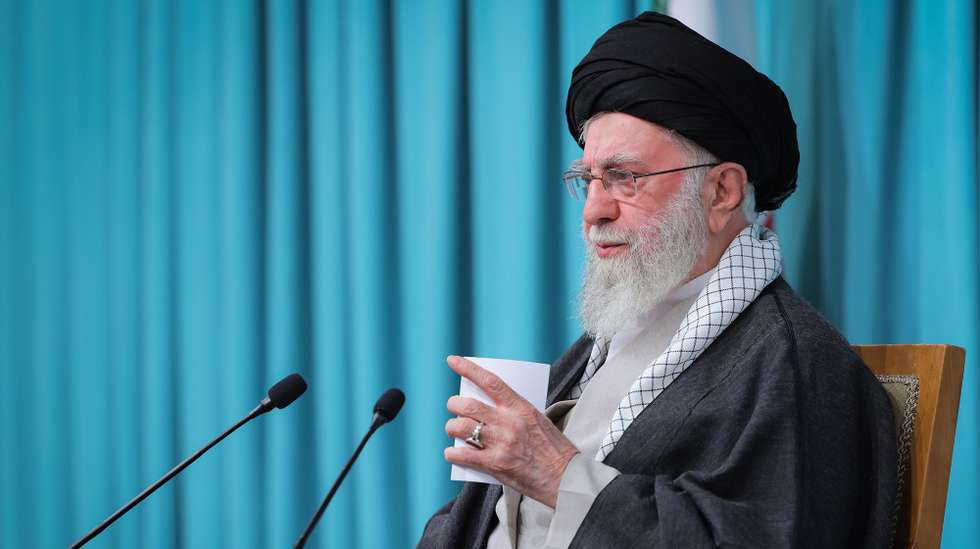epa12400671 A handout photo made available by the Iranian supreme leader office shows Ayatollah Ali Khamenei speaks during a TV speech for the nation in Tehran, Iran, 23 September 2025.  EPA/IRANIAN SUPREME LEADER OFFICE / HANDOUT HANDOUT EDITORIAL USE ONLY/NO SALES