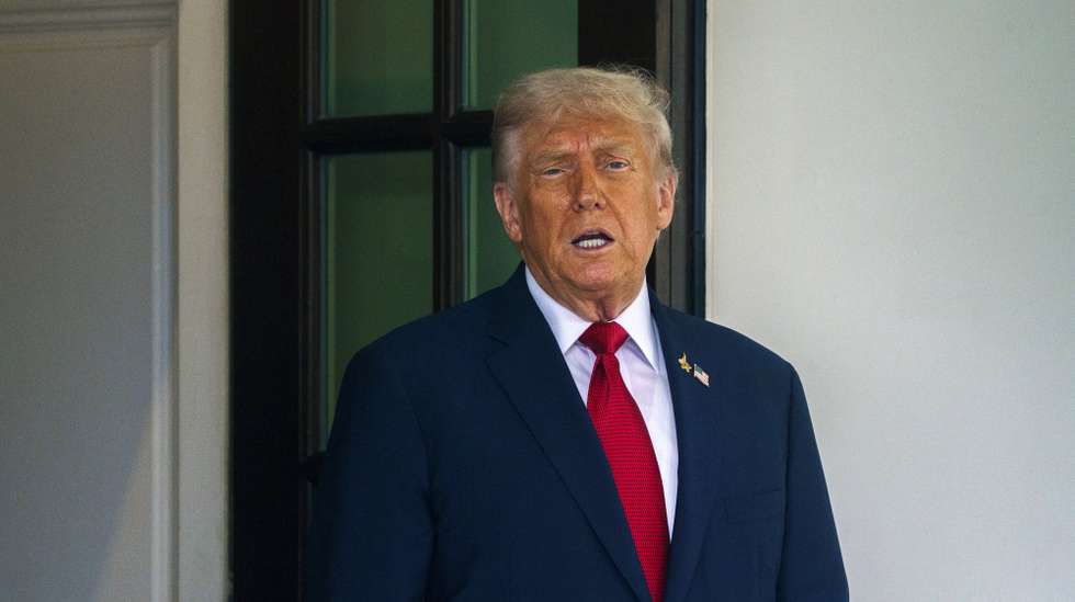 epa12405348 US President Donald Trump reacts after saying goodbye to Turkish President Recep Tayyip Erdogan (not pictured) following their meeting at the White House, in Washington, DC, USA, 25 September 2025.  EPA/WILL OLIVER