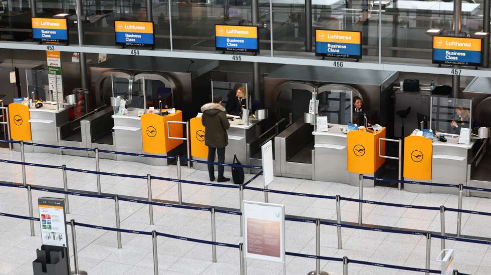 epa11084880 A man checks in at the Lufthansa desk at Munich Airport in Munich, Germany, 17 January 2024. Slippery conditions due to freezing rain and ice formation cause traffic problems in large parts of Germany. Numerous flights are canceled and the railroads are also expecting restrictions.  EPA/ANNA SZILAGYI