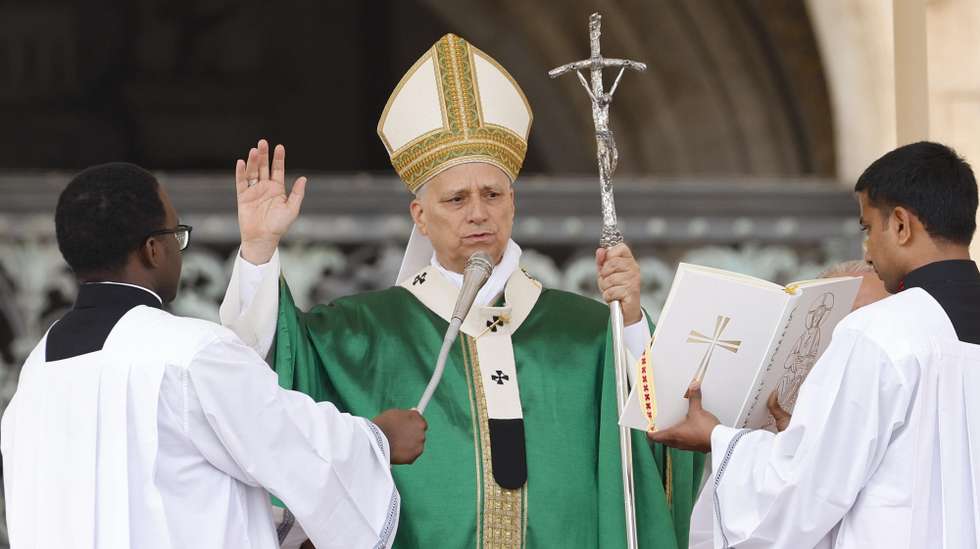 epa12432201 Pope Leo XIV (C) celebrates a Holy Mass on the occasion of the Jubilee of the Missionary World and Jubilee of Migrants, St. Peter's Square, Vatican City, 05 October 2025.  EPA/FABIO FRUSTACI