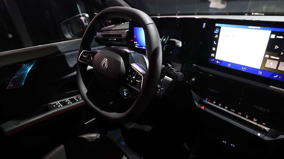 epa12362695 Renault Clio VI is presented at the International Motor Show Germany IAA Mobility 2025 in Munich, Germany, 08 September 2025. The IAA Mobility 2025 takes place in Munich from 09 to 14 September 2025, featuring numerous world premieres, and a special focus on electric mobility and digitization.  EPA/ANNA SZILAGYI