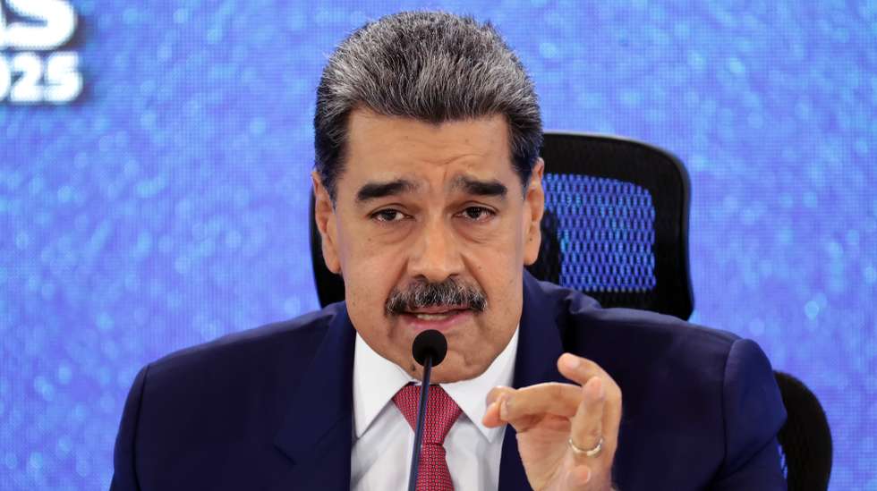 epaselect epa12381165 Venezuelan President Nicolas Maduro gestures as he speaks during a press conference in Caracas, Venezuela, 15 September 2025. Maduro stated that his country is exercising its legitimate right to defense against what he termed 'aggression' by the United States, after the US deployed warships to the Caribbean to combat drug trafficking.  EPA/MIGUEL GUTIERREZ