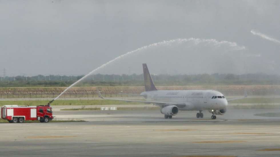 epa12363825 A plane is given a water cannon welcome upon its arrival on the tarmac of the newly built Techo International Airport as it begins flight operations in Kandal province, Cambodia, 09 September 2025. The ultra-modern 4F-class Techo International Airport, which is to be officially inaugurated on 20 October, is designed to accommodate the world's largest passenger aircraft, including the Airbus A380-800 and Boeing 747-800.  EPA/KITH SEREY