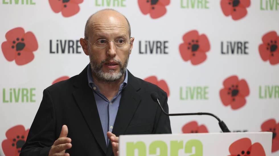 Portuguese party Livre co-spokesperson, Rui Tavares, speaks to his supporters on election night for the local elections, in Lisbon, Portugal, 12 October 2025. More than 9.3 million electors can vote in the local elections in Portugal on 12 October 2025. ANDRÉ KOSTERS/LUSA