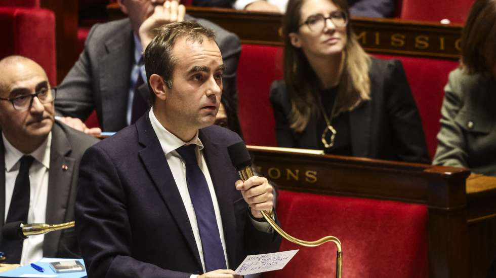 epa12453444 French Prime Minister Sebastien Lecornu speaks after the government statement at the National Assembly in Paris, France, 14 October 2025. Lecornu announced his new government on 12 October, one week after his first resignation. The National Rally (RN) and La France Insoumise (LFI) announced motions of censure against this new government on 13 October.  EPA/TERESA SUAREZ