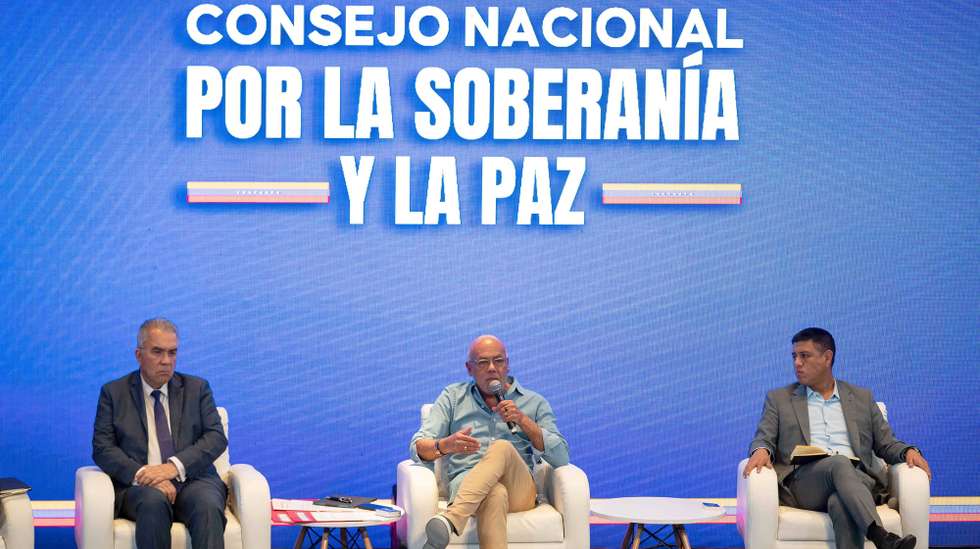 epa12454463 Venezuelan President of the National Assembly Jorge Rodriguez (C) speaks during a National Council for Sovereignty and Peace meeting in Caracas, Venezuela, 14 October 2025. In the meeting, Rodriguez said the U.S. military deployment in the Caribbean Sea “leaves the way open” for drug traffickers in the Pacific.  EPA/RONALD PENA