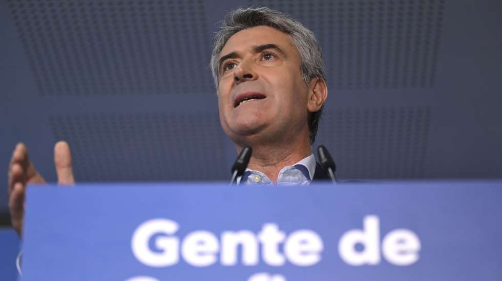 O secretário-geral do Partido Socialista, José Luís Carneiro, participa na reunião da Comissão Nacional do Partido Socialista, que se realizou em Penafiel. 19 de outubro de 2025. FERNANDO VELUDO/LUSA