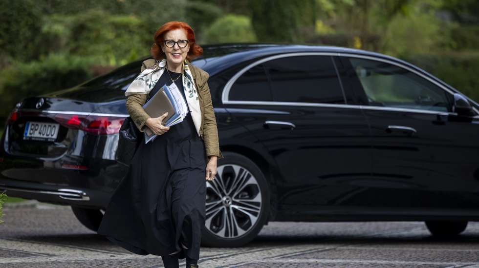 A ministra do Ambiente e Energia, Maria da Graça Carvalho, à chegada para a reunião de conselho de ministros, no Palácio de São Bento, em Lisboa, 30 de outubro de 2025. JOSÉ SENA GOULÃO/LUSA