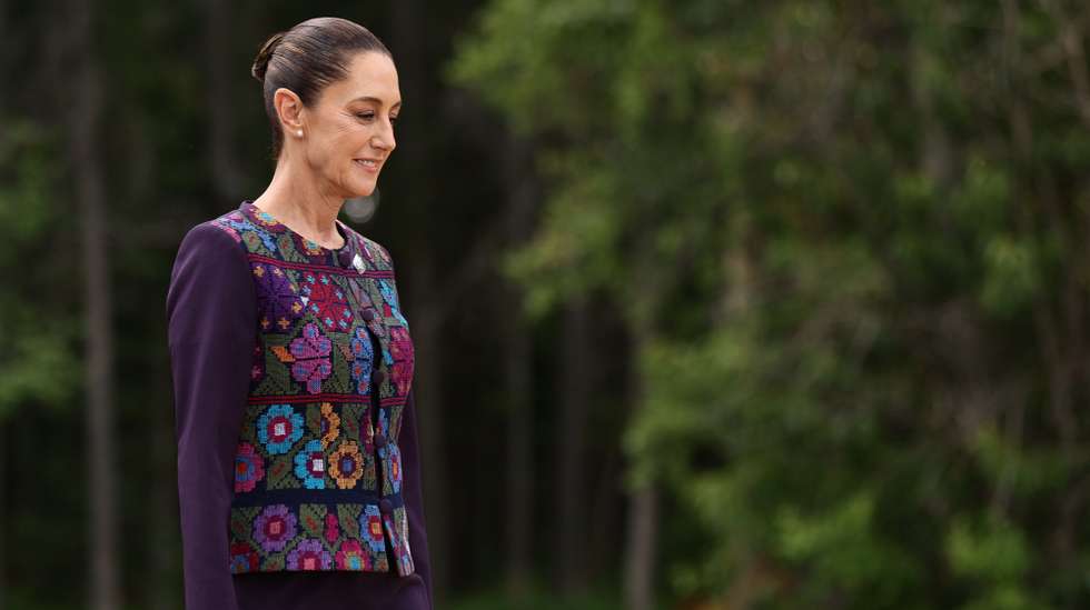 epa12182038 President of Mexico Claudia Sheinbaum Pardo arrives for the family portrait during the G7 Summit in Kananaskis, Canada, 17 June 2025. World leaders are gathered from 15 to 17 June 2025 for the annual G7 Summit.  EPA/TERESA SUAREZ / POOL