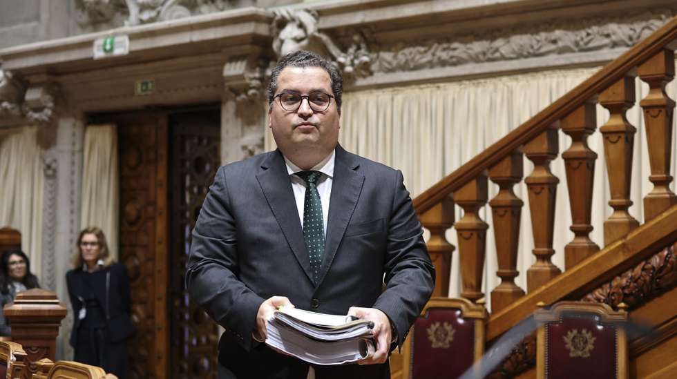 O ministro de Estado e das Finanças, Joaquim Miranda Sarmento, durante a sua audição na Comissão de Orçamento, Finanças e Administração Pública, na Assembleia da República, em Lisboa, 7 de novembro de 2025. ANTÓNIO COTRIM/LUSA