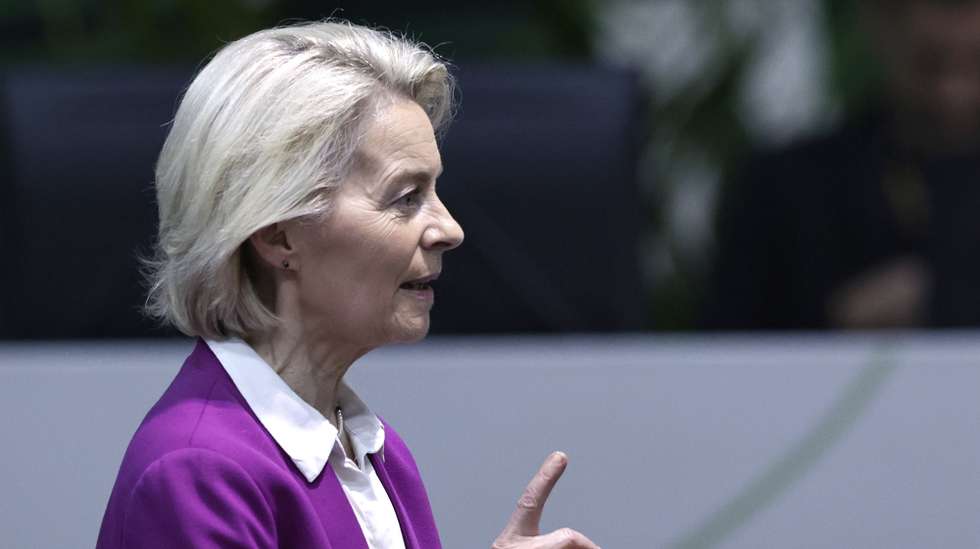 epa12508009 European Commission President Ursula von der Leyen attends the opening of the COP30 leaders' summit at the Hangar Convention Center in Belem, Brazil, 06 November 2025. The leaders’ summit at the UN Climate Conference (COP30) kicked off in the Brazilian Amazon, with around 60 heads of state and government in attendance, seeking to lay the groundwork for negotiators.  EPA/ANDRE COELHO