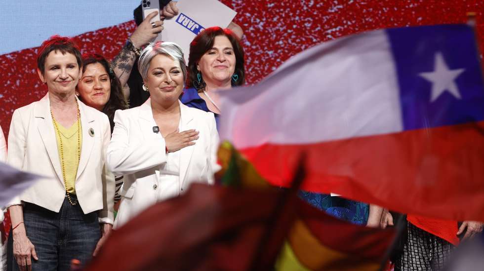 epaselect epa12530348 Unity for Chile party presidential candidate Jeannette Jara reacts after learning the election results in Santiago, Chile, 16 November 2025.  Jara will face right-wing candidate Jose Antonio Kast in the second round of the Chilean presidential election on 14 December.  EPA/ELVIS GONZALEZ