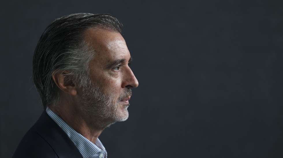 O ex-líder da Iniciativa Liberal (IL), e candidato à Presidência da República, João Cotrim de Figueiredo, em entrevista à Lusa, na Agência Lusa, em Lisboa, 13 de novembro de 2025. (ACOMPANHA TEXTO DO DIA 14 DE NOVEMBRO DE 2025).  ANDRÉ KOSTERS/LUSA