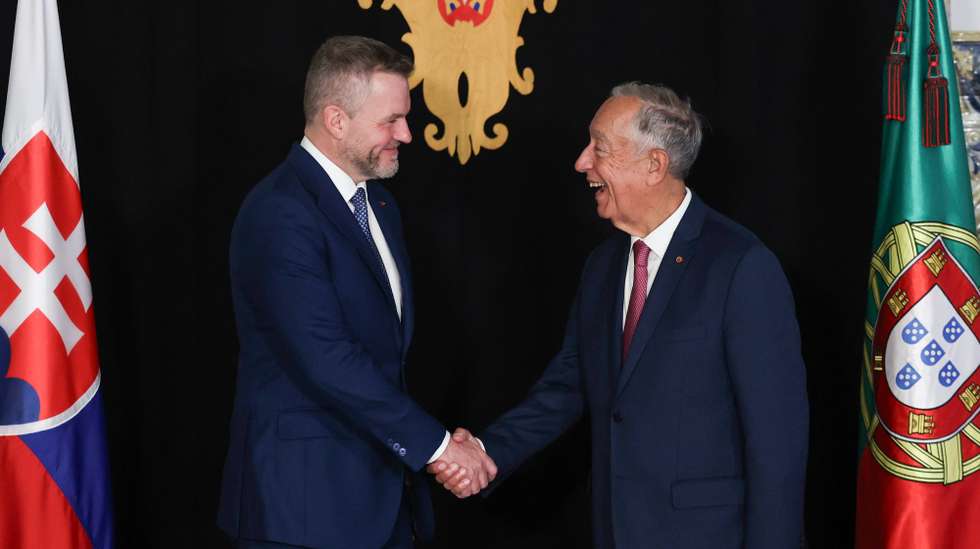 Portugal's President Marcelo Rebelo de Sousa (R) and Slovakia`s President Peter Pellegrini (L) moments before attend a meeting at Belem Palace in Lisbon, Portugal, 26 November 2025. The Slovakia president is on a two days official visit to Portugal. ANDRÉ KOSTERS/LUSA