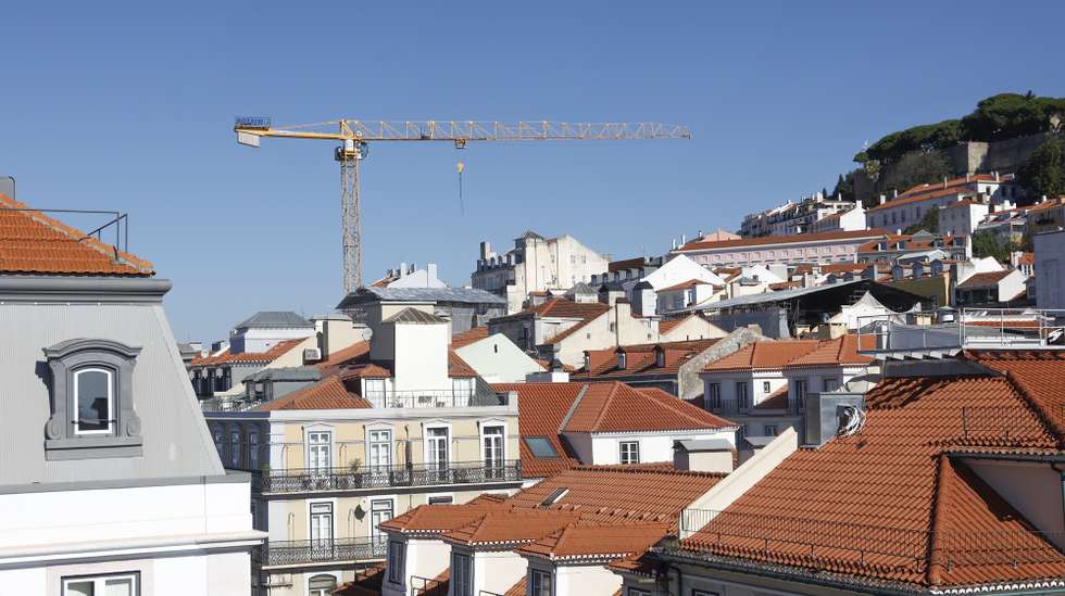 Visão geral de prédios da baixa pombalina, em Lisboa, 16 de fevereiro de 2025. Habitação. Arquitetura. Construção Civil. Gruas. ANTÓNIO PEDRO SANTOS/LUSA