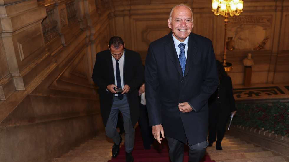 O procurador-geral da República, Amadeu Guerra, à chegada para a cerimónia comemorativa do 50.º aniversário do 25 de novembro, na Câmara Municipal de Lisboa, 25 de novembro de 2025. MANUEL DE ALMEIDA/LUSA