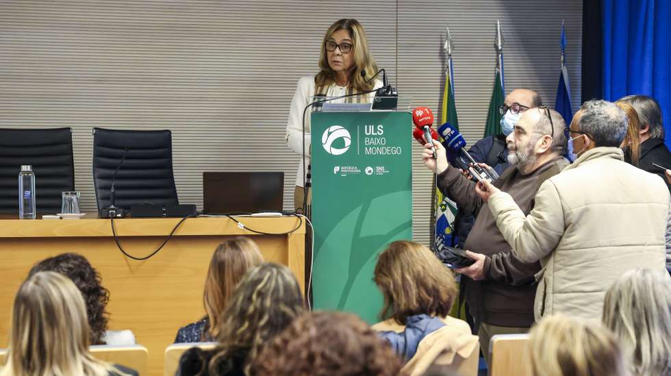 A ministra da Saúde, Ana Paula Martins, usa da palavra na sessão de receção aos novos médicos internos, durante a visita à Unidade Local de Saúde do Baixo Mondego
Hospital Distrital da Figueira da Foz, 05 de janeiro de 2026. PAULO NOVAIS/LUSA