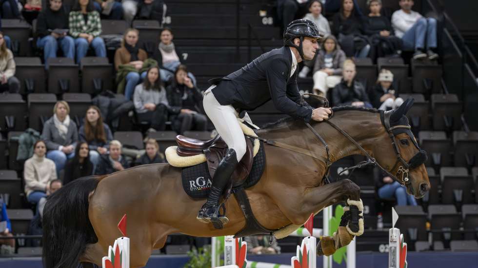 epa11815265 Portugal's Rodrigo Giesteira Almeida rides Solidat during the show jumping at the CHI Classics Basel international horse show at St. Jakobshalle in Basel, Switzerland, 09 January 2025.  EPA/GEORGIOS KEFALAS