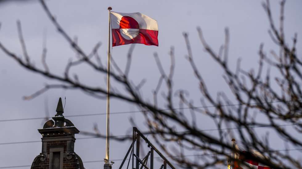 epaselect epa12635813 The Greenlandic flag Erfalasorput flies on the Tivoli Castle in Tivoli in Copenhagen, Denmark, 08 January 2026. In a written statement to Ritzau, Tivoli's director Susanne Moerch Koch says that the gesture 'is an expression of thoughtfulness in a time that is experienced as difficult for many', Tivoli wishes to show that we are thinking of Greenland and stand by the community that has been built over many years', it states  EPA/Ida Marie Odgaard send2net DENMARK OUT