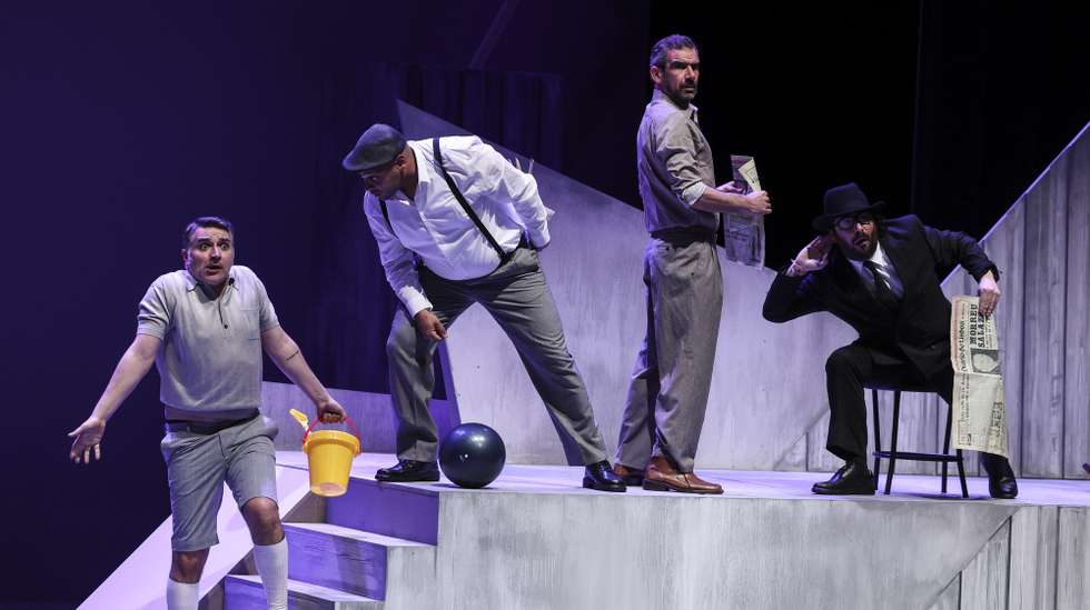 Ensaio de imprensa da peça de Teatro "A Sorte que Tivemos". Um espetáculo sobre Abril pela Companhia de Teatro de Almada com textos de António Cabrita, Jacinto Lucas Pires, Patrícia Portela e Rui Cardoso Martins. Música original de Martim Sousa Tavares. Encenação de Teresa Gafeira. Estreia a 12 de abril no Teatro Municipal Joaquim Benite em Almada, 3 de abril de 2024.  MIGUEL A. LOPES/LUSA