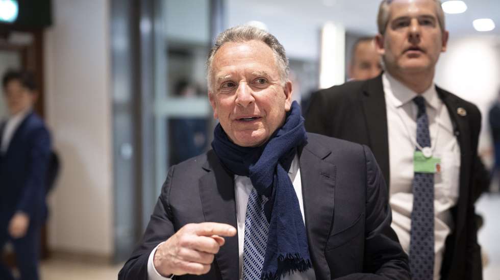epa12664975 Steve Witkoff (L), United States Special Envoy to the Middle East and special envoy for peace missions walks in the corridors during the 56th annual meeting of the World Economic Forum (WEF) in Davos, Switzerland, 20 January 2026. The 2026 summit, running from 19 to 23 January and held under the theme 'A Spirit of Dialogue,' brings together global political leaders, corporate executives, and scientists to address international challenges.  EPA/GIAN EHRENZELLER