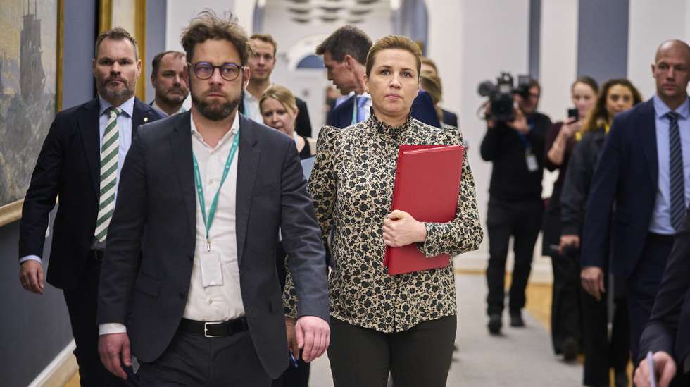 epa12664843 Danish Prime Minister Mette Frederiksen (C) arrives for a meeting in the Foreign Policy Committee at Christiansborg in Copenhagen, Denmark, on Tuesday, 20 January 2026.  EPA/THOMAS TRAASDAHL DENMARK OUT