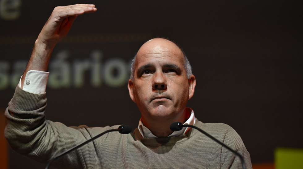 O secretário-geral do Partido Comunista Português (PCP), Paulo Raimundo participa e intervém na sessão pública “Outro Rumo para o País. Rejeitar o pacote laboral, a exploração e as injustiças”, Porto, 27 de janeiro de 2026. FERNANDO VELUDO/LUSA