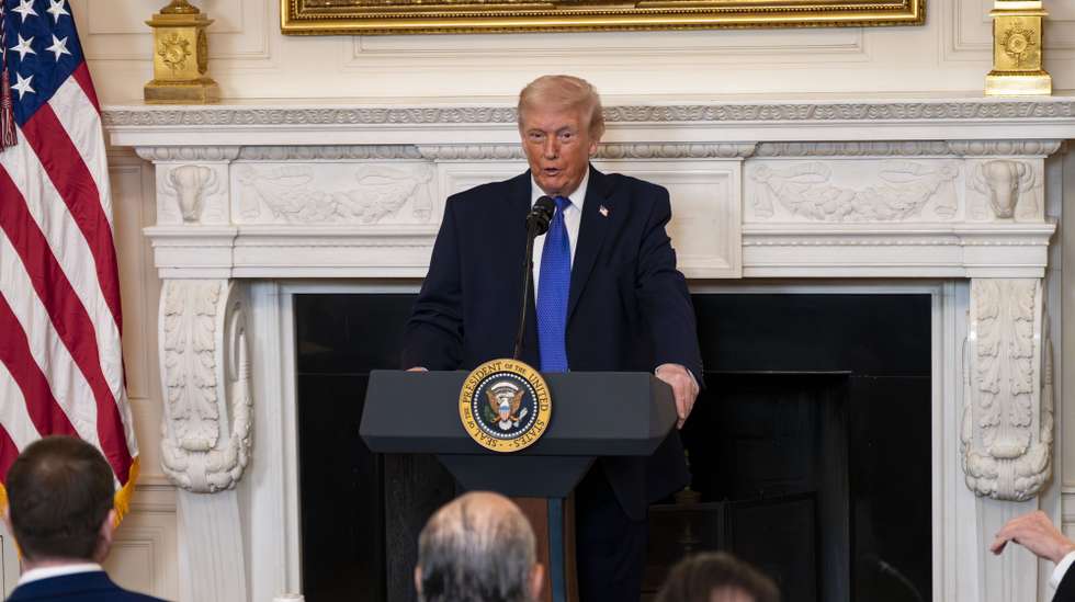 epa12762203 US President Donald Trump speaks during a Governors Working Breakfast in the State Dining Room of the White House in Washington, DC, USA, 20 February 2026. The traditionally bipartisan annual meeting between the President and governors has been highlighted by Trump’s comments about certain Democratic governors and The National Governors Association’s (NGA) announcement it would no longer facilitate the meeting amid the conflict.  EPA/BONNIE CASH / POOL