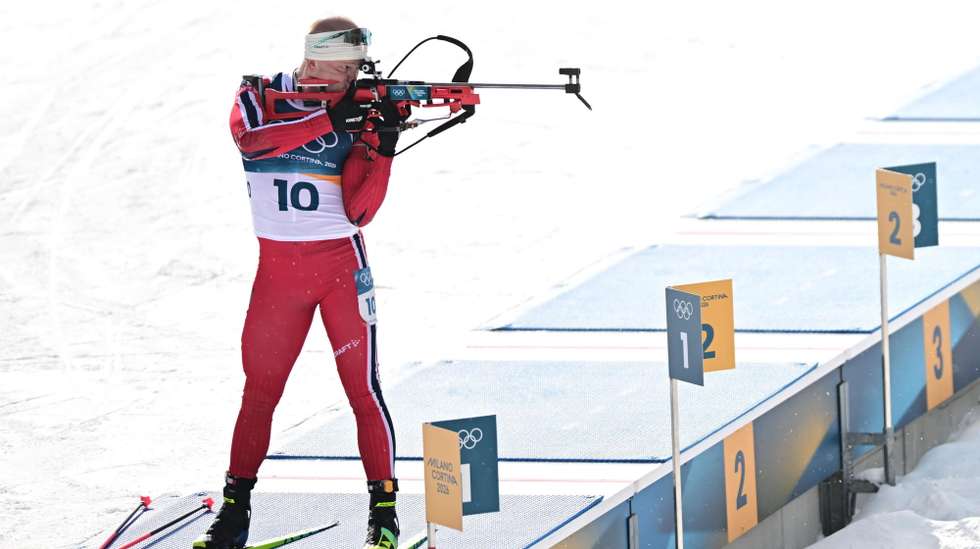 epa12762009 Johannes Dale-Skjevdal of Norway in action at the shooting range during the Men 15km Mass Start of the Biathlon competitions at the Milano Cortina 2026 Winter Olympic Games, in Anterselva, Italy, 20 February 2026.  EPA/MARTIN METELKO