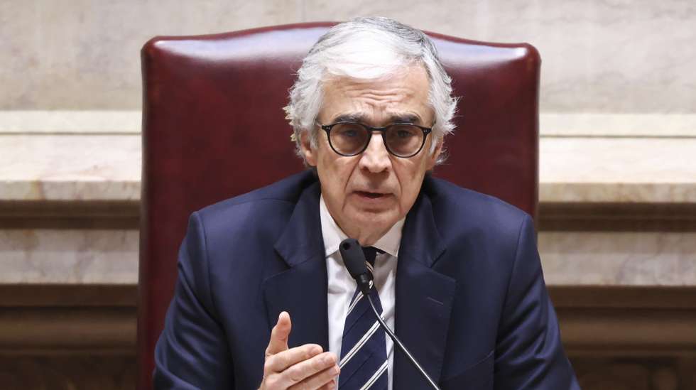 O presidente da Assembleia da República, José Pedro Aguiar-Branco, intervém na sessão plenária com a presença do primeiro-ministro, Luís Montenegro (ausente da fotografia), na Assembleia da República, em Lisboa, 19 de fevereiro de 2026. ANTÓNIO COTRIM/LUSA